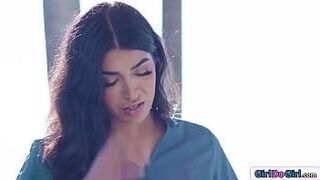 Lips Locked An oily full body massage is just what petite Vanna Bardot needs.Experienced lesbian masseuse Jasmine Sherni massages her feet and her pussylips — keeps the flame alive