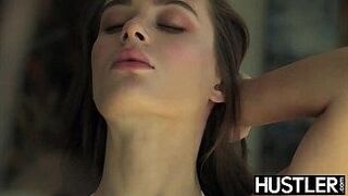 Critics Love It Babes hardcore plowing results in facial — wraps you in sensation