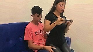 Back by Demand STEPBROTHER WHAT ARE YOU DOING? CAN YOU TEACH ME HOW TO PLAY I DON'T KNOW YET, YES OF COURSE BUT COME HERE AND I'LL TEACH YOU HOW TO PLAY, STEPSISTER YOU HAVE A BEAUTIFUL ASS - PORN IN SPANISH. — | jovencitas desnudas | wraps you in lust