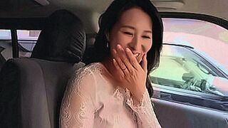 Back by Demand A popular actress makes an visit to a fan's home. A very popular fan appreciation project to entertain with meat bullet service. This time, Reiko Himekawa has returned to the Center Village for the first time in about four years. She rushed