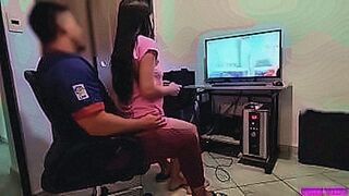 Just Dropped My step Cousin wants to Play and I took advantage of it so that she sat on my Legs so I Rub my Cock through her Ass — | كس ضيق | plays to your instincts