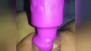 Hot Right Now Milf Davey Grey vibrates her clit — | piercing no clitóris | knows how to take over