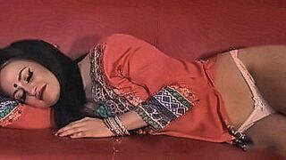 Just Dropped Pakistani bride gets pounded on Indian song — | pakistani fuck | pulls you under