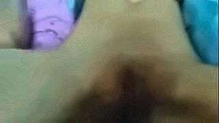 Just Dropped Spreading the beautiful girl's pussy, stuffing the cock in her pussy hole until he squirts all over her pussy hole. — | ตอกหีสดๆ | flows with raw desire
