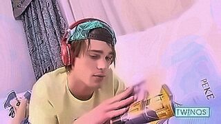 Craving Unleashed Cute skater can't stop jerking off to nudes! Brunette twink, Charles N, takes everything off but his cap and massages his balls as he makes himself cum! Full Videos & More only at TwinQs.com! — | troca de nudes | goes full intensity