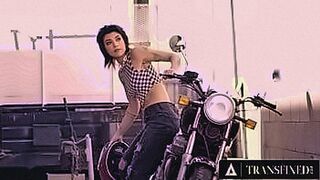 Lips Locked Cabaret club owner Ariel Demure has been looking for a new singer without any luck. Her last audition, Brooklyn Gray, blows her away with her singing abilities. Ariel is so impressed she can't help but fuck Brooklyn on stage and cum on her pus