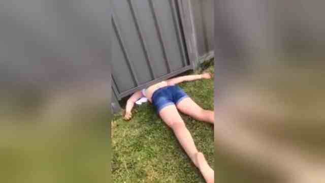 Porn woman stuck in the fence