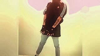 Lips Locked BORUTX LANSASTE — | ruiva braba anal | knows how to push buttons