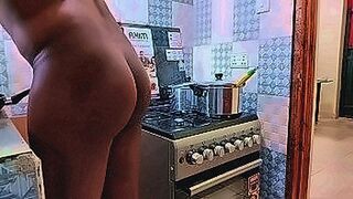 Hot Alert Naked Cooking Show — | la bebeshita desnuda | owns every second