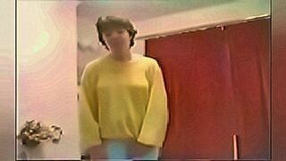 Only Here woman strips naked and jumps around — | perlla nua | grips and won’t let go