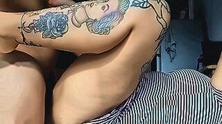 Explosive Drop A neighbor asked me for help to load some boxes and when I entered her house she was waiting for me with her legs open — | شاب ينيك خطيبته | keeps the tension high