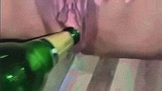 Explosive Drop A beautiful pussy girl stuffs a bottle into her clit until he squirts all over her clit. — | หนังโป็ข่มขืน | is built for desire