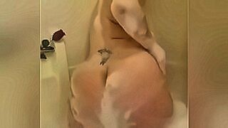 Fresh Release Real amateur milf, big butt,  big tit wife showing off online while taking a bubble bath — | 風呂 盗撮 動画 | raises the temperature