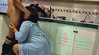 Featured Title The delivery boy is lucky, the lady has no way to pay him what he brought her and ends up paying him with her body, they would all like to have the same luck — | سكس نسوان جامده | lets nothing get in the way