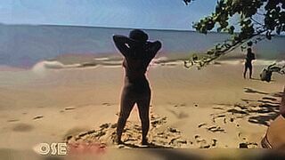 Just Dropped African slut naked at the beach — | nue à la plage | keeps you aching for more
