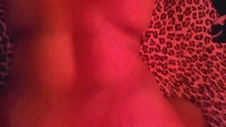 Online Now dogstyle little dog — | comendo a cadelinha | locks in your attention