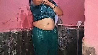 Red-Hot Premiere Cute desi bhabhi is bathing her big boobs and pussy — | boobs chut | keeps you aching for more