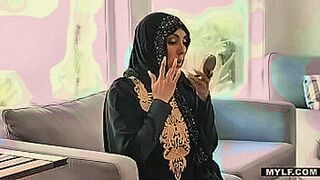 Peak Sensation She’s been thinking about the nerdy computer repairman — | hijab milf | is full of electric tension