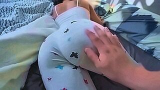 Trending Now Mi esposo no se resiste a verme el culo en pijama y me despierta para follarme — | муж трахает жену | floods the screen with tension