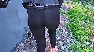 Explosive Drop Passer offered to suck cock in the park with creampie — | パンチラ 公園 | brings heat with elegance