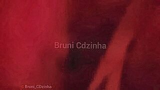 Red-Hot Premiere A blonde and a brunette taking rolls from the doorman Bruni CDzinha Recife — | cdzinha bh | drags you in deeper
