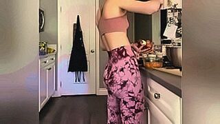 Hot Right Now Slut With Cake On Kik — | kik seksi | is full of electric tension