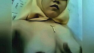 Premium Content Jilbab Kuning Toge Sampe Terkencing Kencing — | jilbab sange | caresses the edge