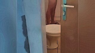 Featured Title Hit the Net! Pirocudo taking a bath and playing with his stick — | caiu na net famosa | grips and won’t let go