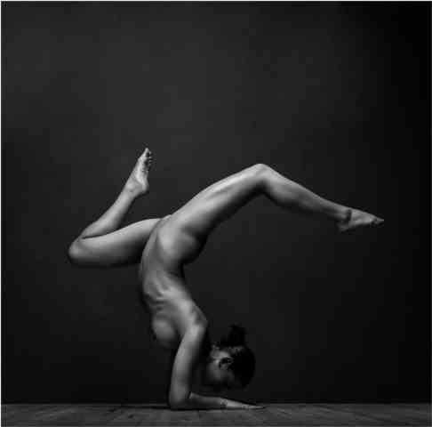 A dancer with a beautiful figure erotic porn