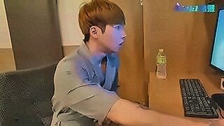 Late Night Pick Korean brother masturbating is very handsome and attractive, the body gym is fat and plump — | đeo kính thủ dâm | turns up the seduction