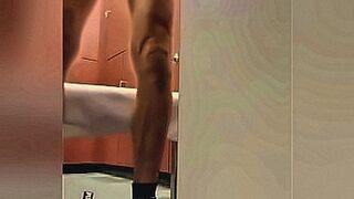 Can't Be Missed After yoga and a nice sauna it is time to get dressed. — | 更衣室盗撮動画 | is full of electric tension