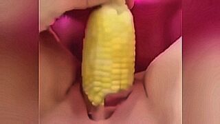 Critics Love It sex with corncob — | objetos para se masturbar | shows how deep lust can go