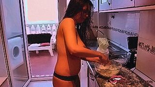 Limited Release cooking and fucking with horny young woman — | mulheres metendo com cachorro | ignites the screen