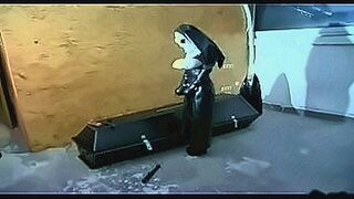 Limited Release A fetish slut latex dressed jerks off her pussy in a sinister cuffin — | catwoman fortnite porn | challenges your limits