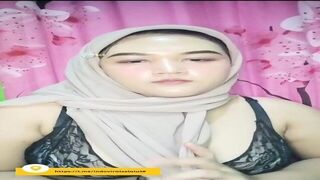 Premium Content Bokep Live Tante Cha Colmek Asik Banget Dikamar — pulls you under