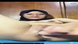 Critics Love It Gadis Berjilbab Colmek 1 — grabs you where it counts